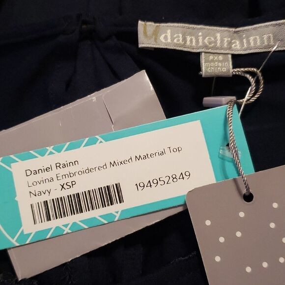 𝅺Daniel Rainn Lovina Embroidered Mixed‎ Material Top - Picture 3 of 5